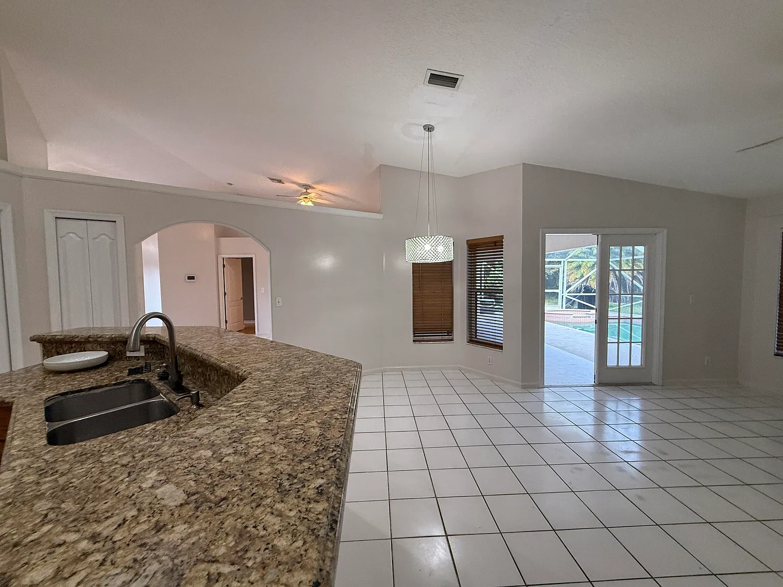6 bed, 3.0 bath, 2346 sqft, $6,000 — Photo 3