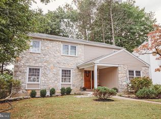 627 Barry Dr, Springfield, PA 19064