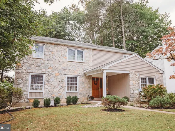 627 Barry Dr, Springfield, PA 19064