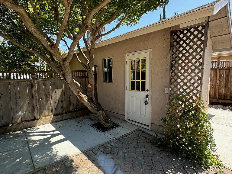 951 Crockett Ave — Photo 25