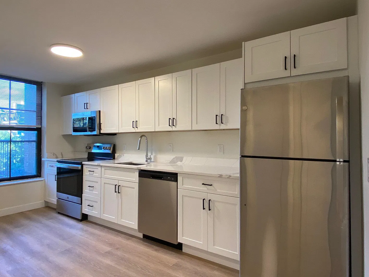 2 bed, 800 sqft, $3,595 — Photo 1