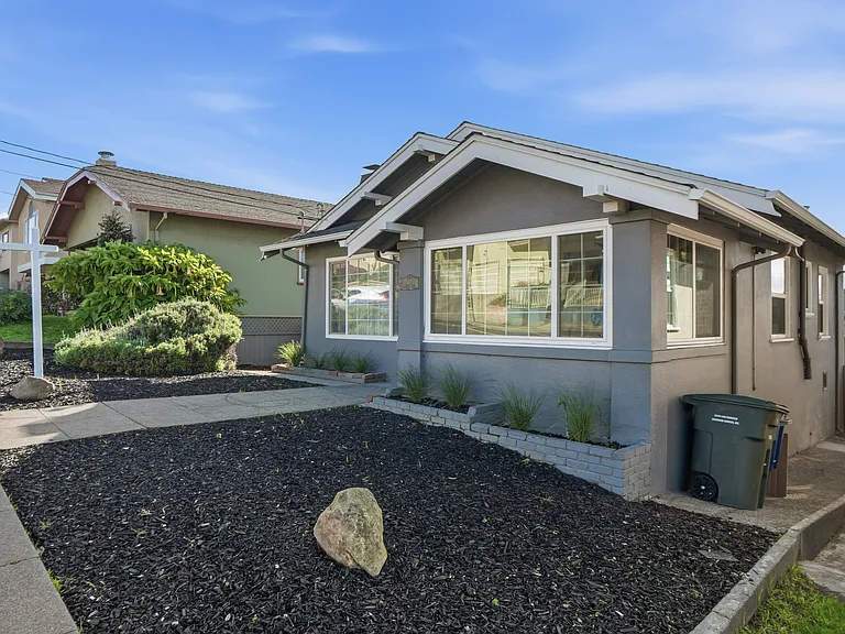 Miller Ave — Photo 30