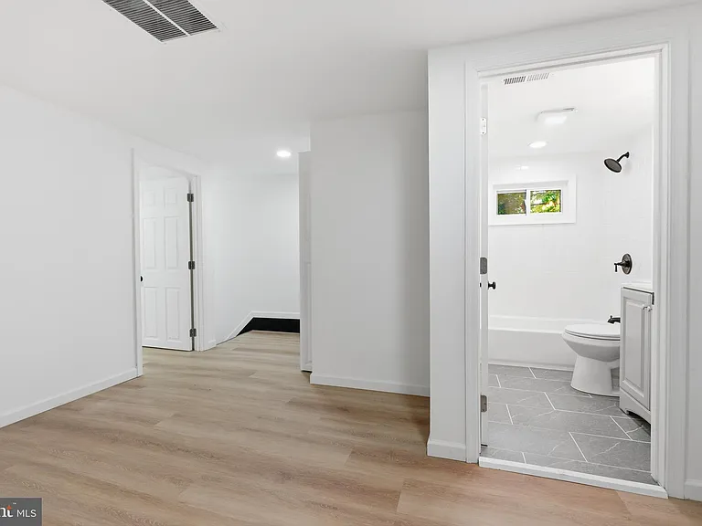 227 W Ferry Rd — Photo 33