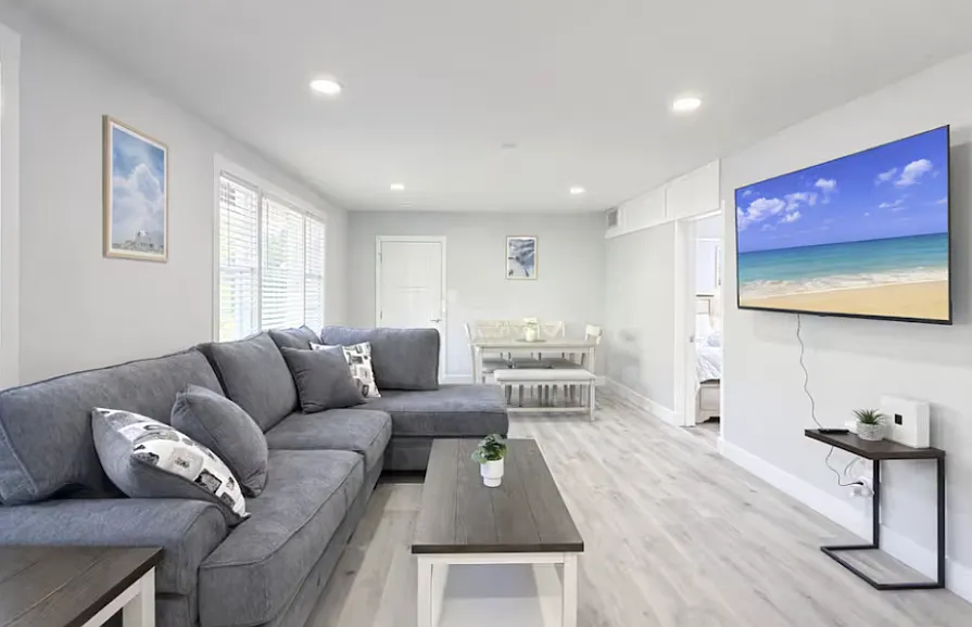 3 bed, 1050 sqft, $2,100 — Photo 4