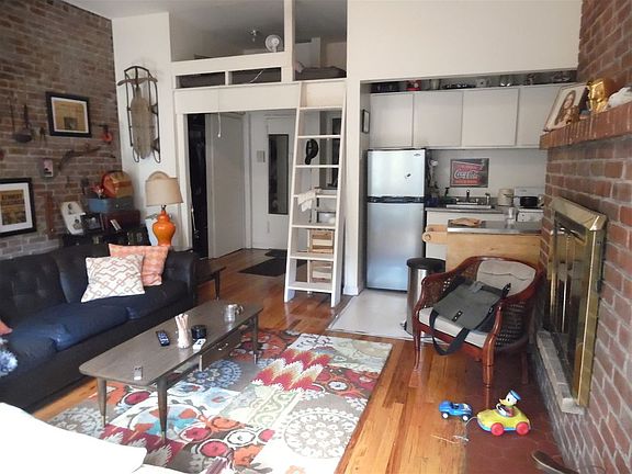 3rd image of 61 W 89th St APT 3A