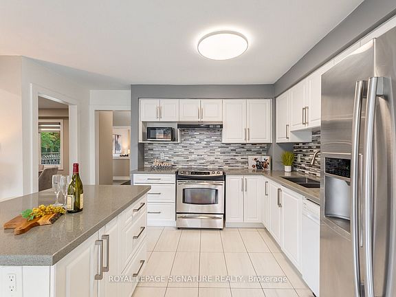 3rd image of 2053 Blue Ridge Cres