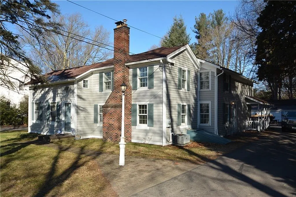 4 bed, 2.0 bath, 2630 sqft, $3,300 — Photo 2