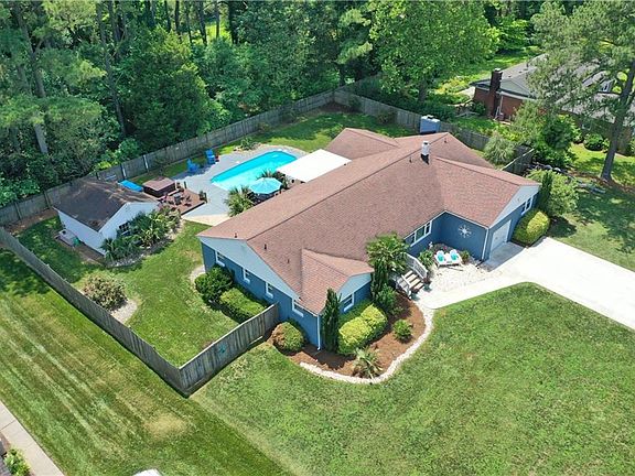 2nd image of 2421 Hood Dr