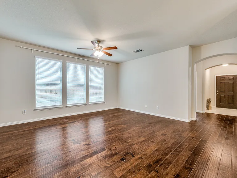 2028 Barx Dr — Photo 4