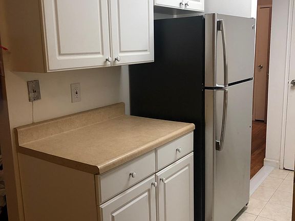 F7 Kitchen // Refrigerator