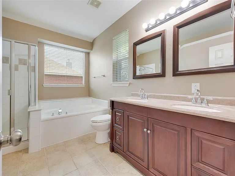 4512 Shade Tree Ct — Photo 9