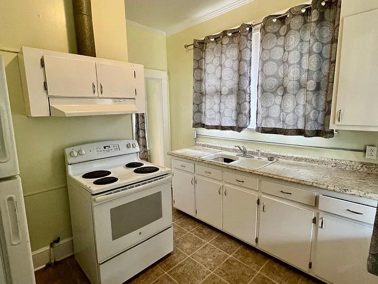 314 N Harvey St — Photo 6