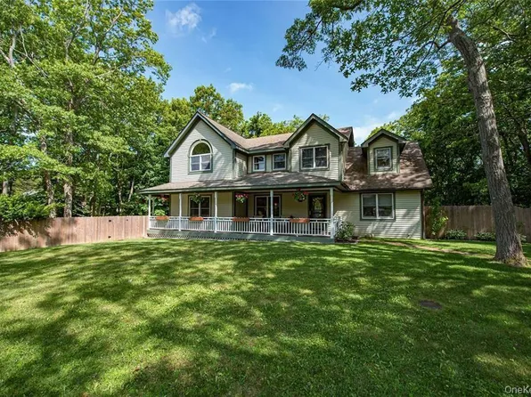 15 Hillcrest Avenue, Port Jefferson, NY 11777