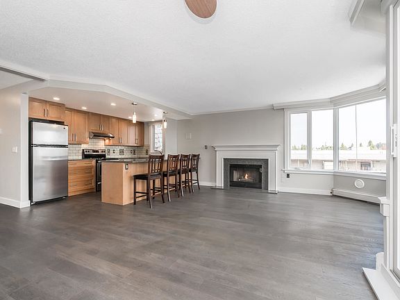 4th image of 15111 Russell Ave #412