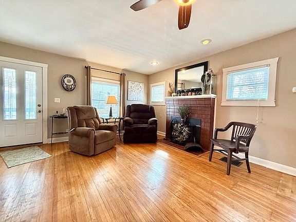 5th image of 517 E Catalpa Street