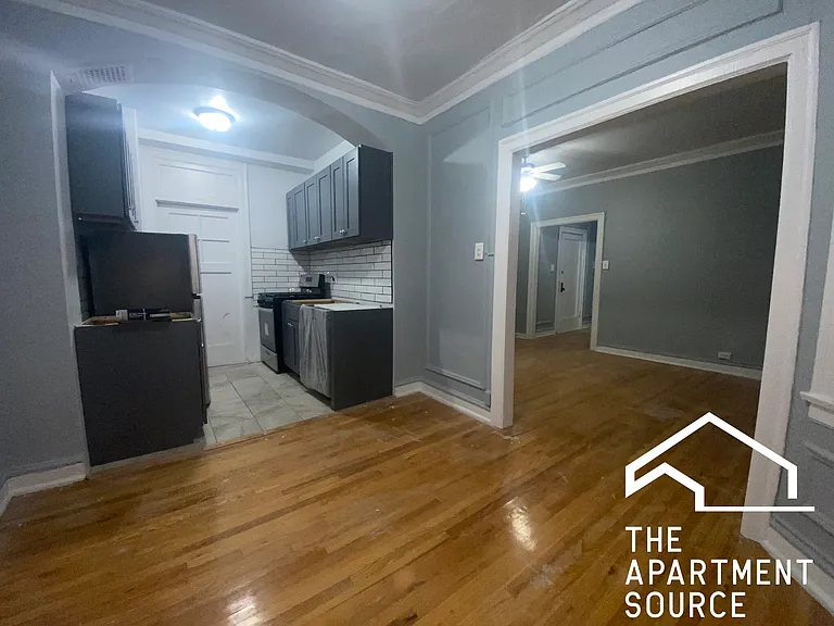 1365 W Estes Ave #2P — Photo 2