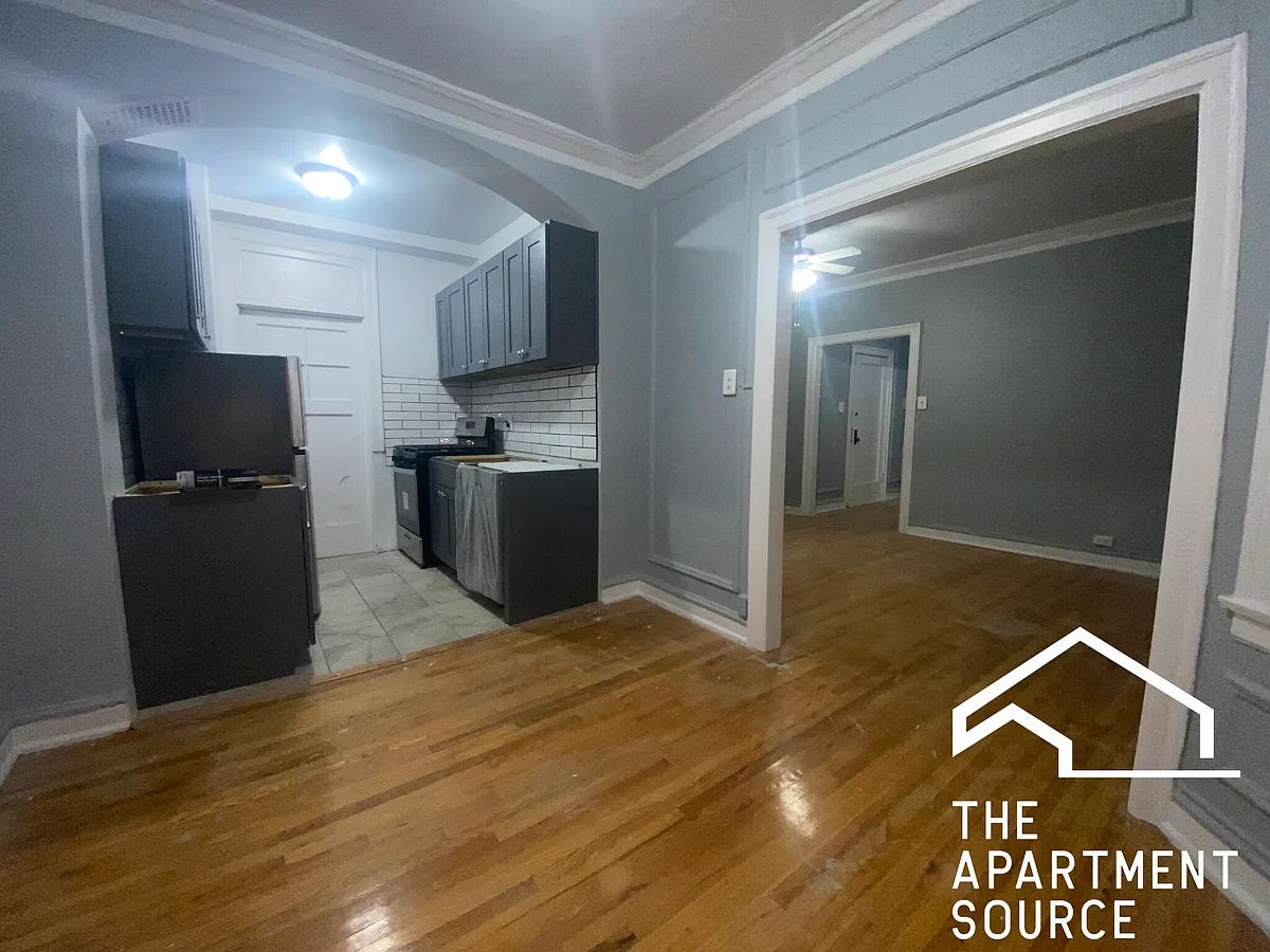 Building Photo - 1365 W Estes Ave #2P