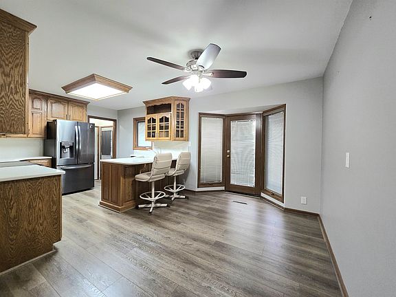 5th image of 2706 Hillcrest Dr