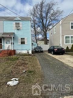 2nd image of 58 Moffett St