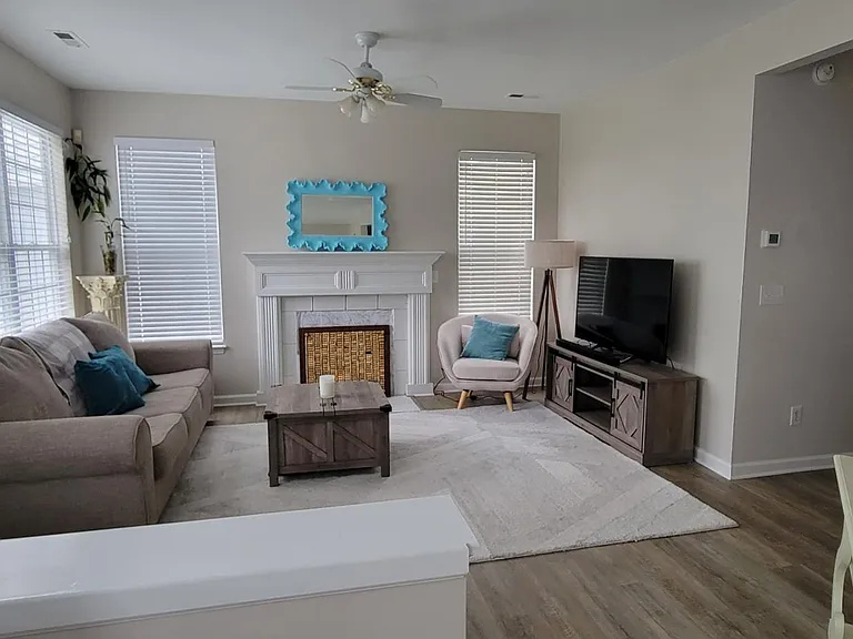 1020 Purple Glory Dr — Photo 2