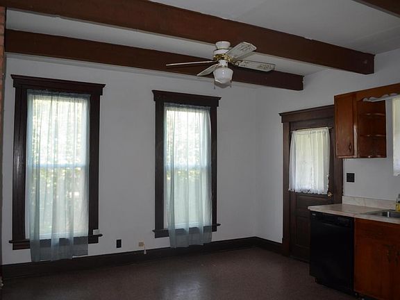 5th image of 213 W Como Ave
