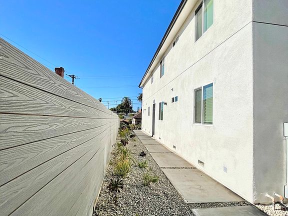 2nd image of 960 S Breed St #1/2