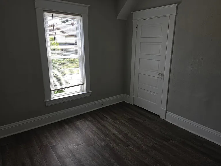 905 E Washington St — Photo 17