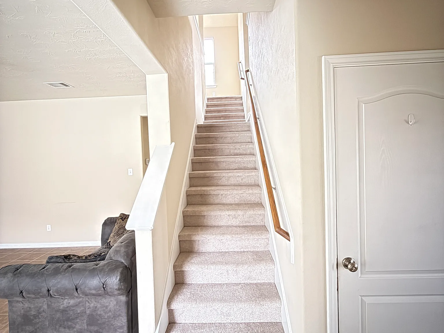 4 bed, 2.5 bath, 2500 sqft, $2,400 — Photo 4