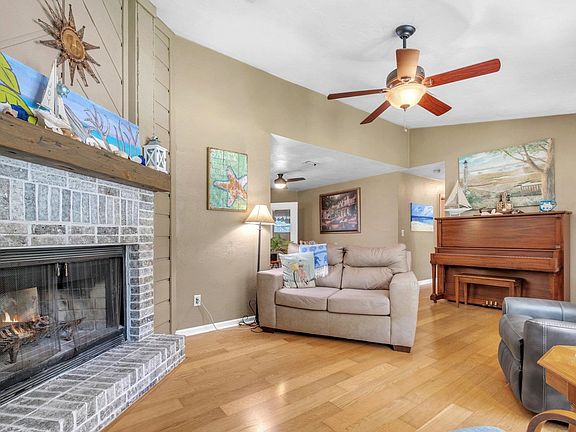 4th image of 106 Dawn Lauren Ln