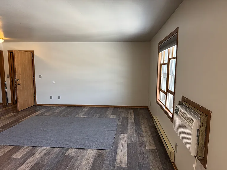 930-932 934 Iowa Ave #11 — Photo 1