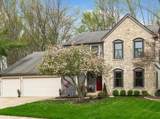 220 Paddock Cir E, Powell, OH