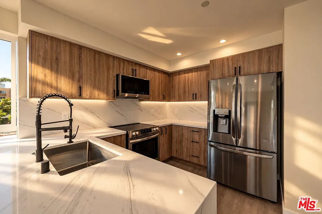 4 bed, 4.0 bath, 1518 sqft, $4,900 — Photo 1