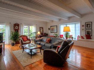 739 Adahi Way, Fontana, WI 53125