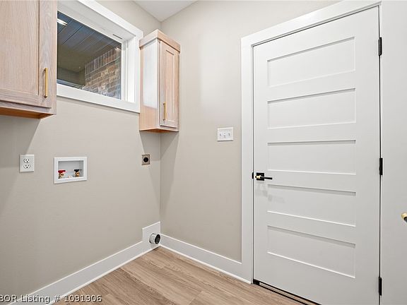 4th image of 408 Waggoner Ln