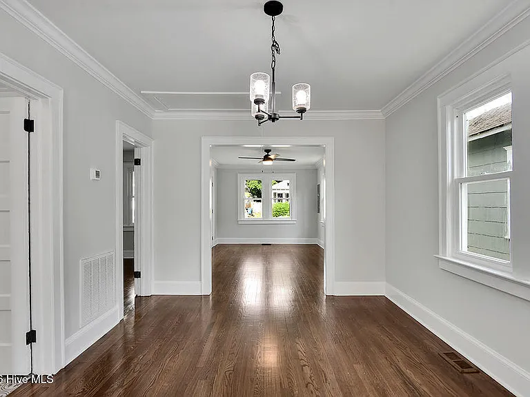 113 S 9th St — Photo 15