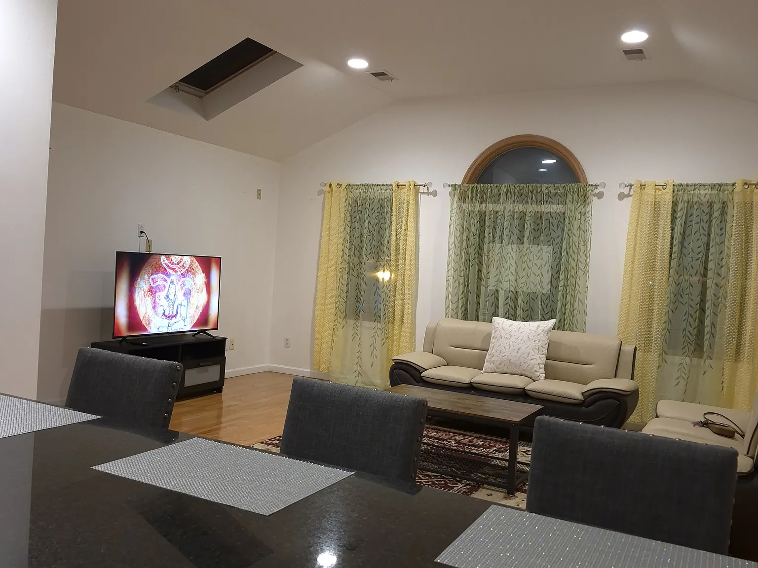 3 bed, $1,250 — Photo 3