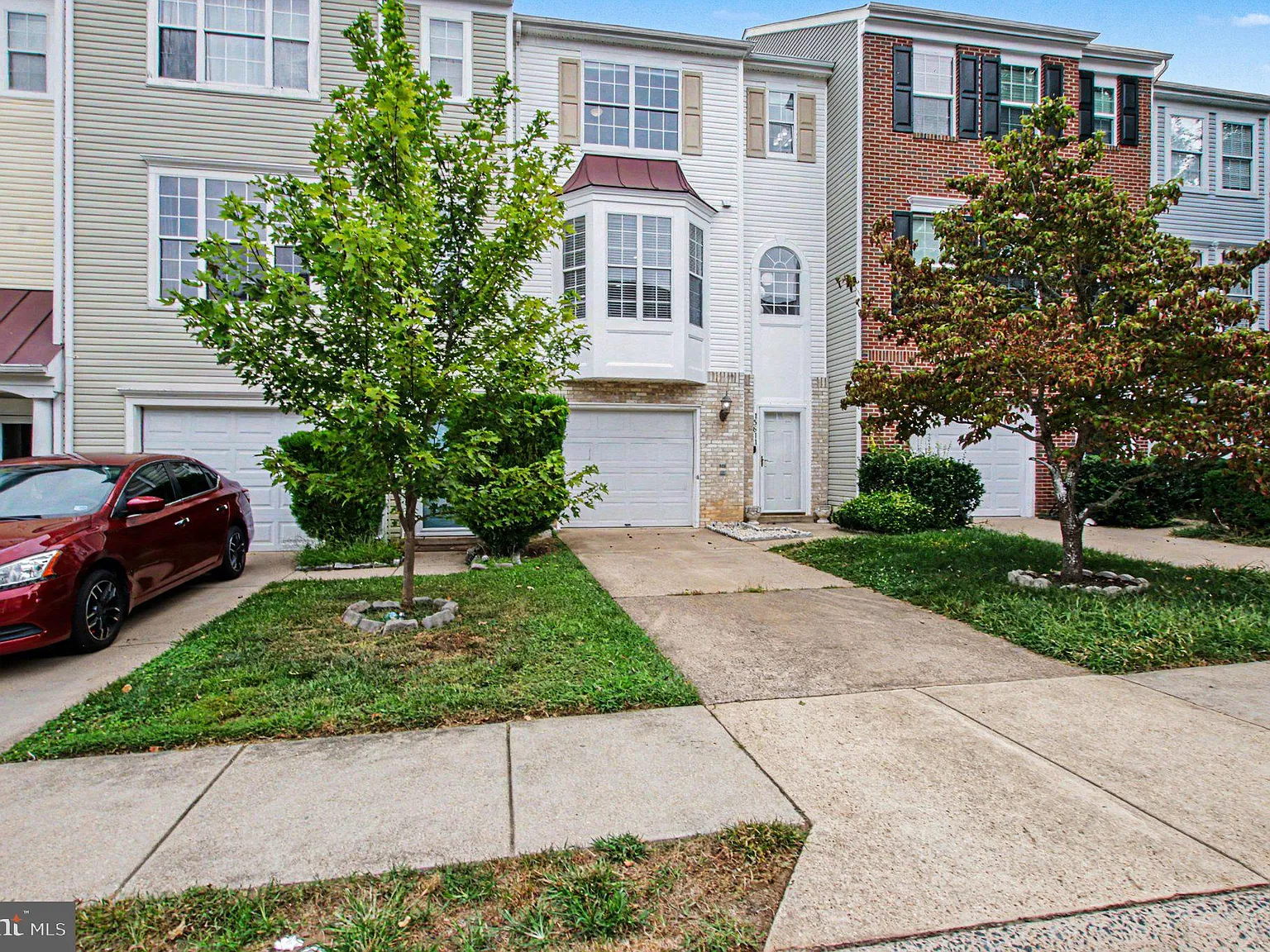 4 bed, 4.0 bath, 1837 sqft, $2,945 — Photo 3