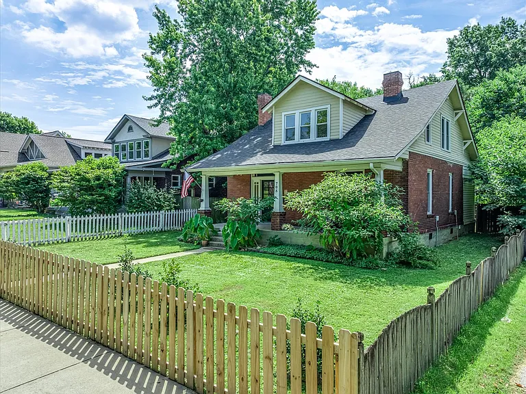 708 Shelby Ave — Photo 3