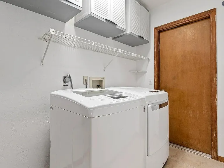 329 SE Oakridge Dr — Photo 13