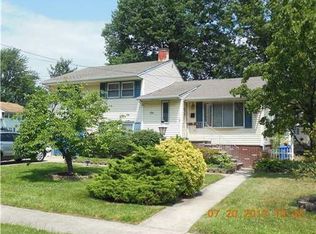 64 Burnham Dr, Fords, NJ