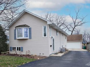 131 Burton St, Grayslake, IL 60030