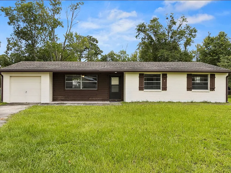 8428 Red Holly Ln — Photo 1