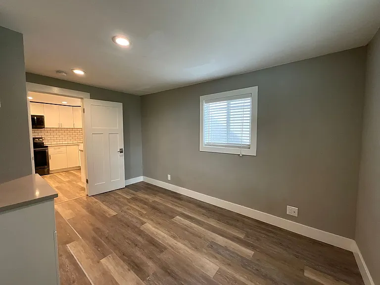 2120 E Grand Ave — Photo 12