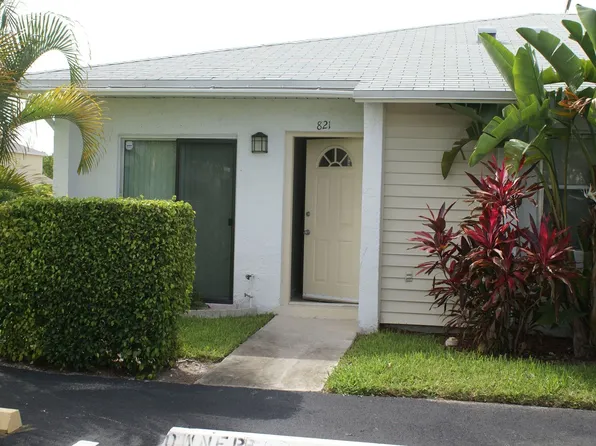 821 Crystal Lake Dr, Pompano Beach, FL 33064