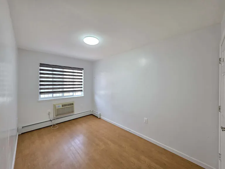 2368 W 12th St #1 — Photo 5
