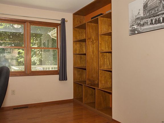 5th image of 226 Woodscape Dr