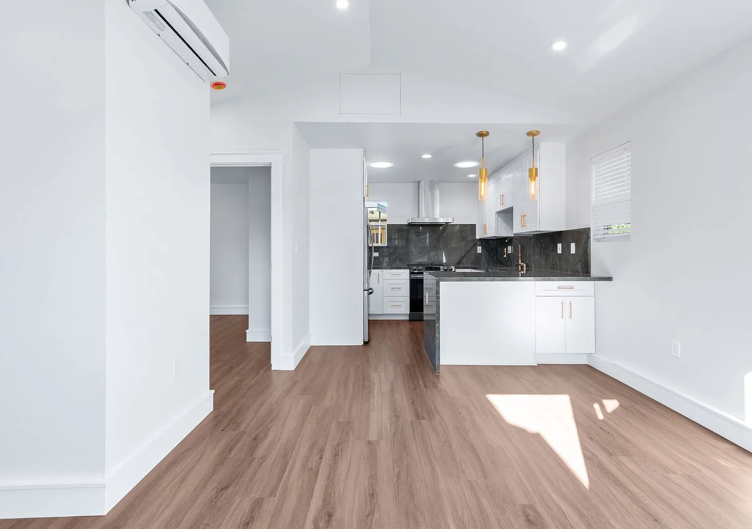 Beautifully Renovated 1-bedroom/ 1-bathroom ADU — Photo 1