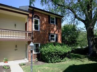 8 Conway Cove Dr, Chesterfield, MO