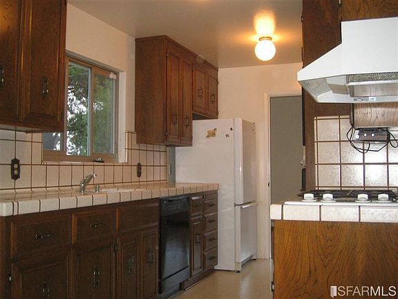 5th image of 1430 Claremont Dr