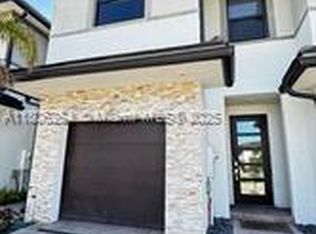 15860 NW 91st Ct, Miami Lakes, FL 33018